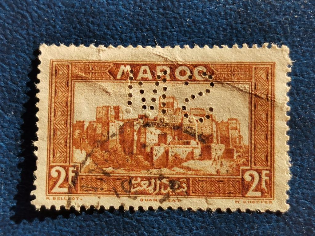 Marokko 1933 - perfin - nog stukje fragment aan, Postzegels en Munten, Ophalen of Verzenden, Marokko, Gestempeld