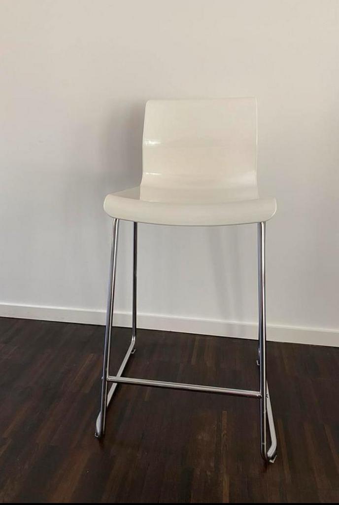 2 Barkrukken Glenn IKEA wit  (66cm zitvlak tot vloer), Huis en Inrichting, Kunststof, Met voetsteun, 60 tot 90 cm, Ophalen of Verzenden
