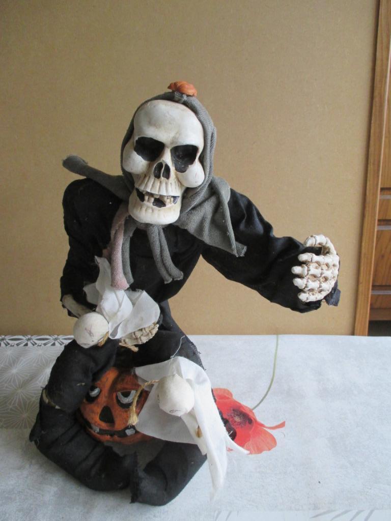 halloween skelet op pompoen, Ophalen of Verzenden, Zo goed als nieuw, Versiering