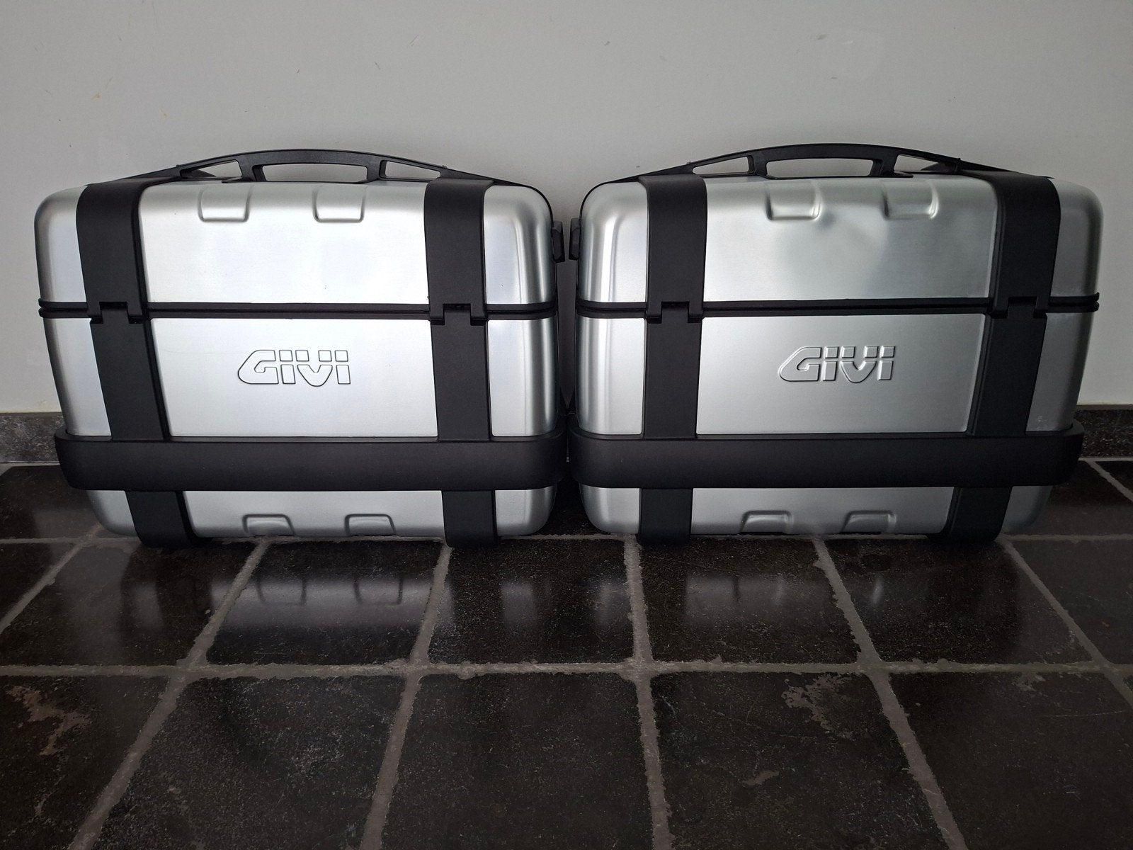 GIVI TRK33 Trekker set zijkoffers aluminium cover - 2x 33 li, Motoren, Ophalen