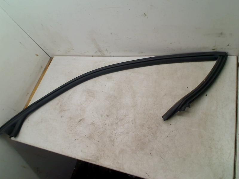 PORTIERRUBBER LINKS Scirocco (137 / 13AD) (1K8867337), Auto-onderdelen, Gebruikt, De Bloemendaal 21 21
5221 EB  'S HERTOGENBOSCH, NL