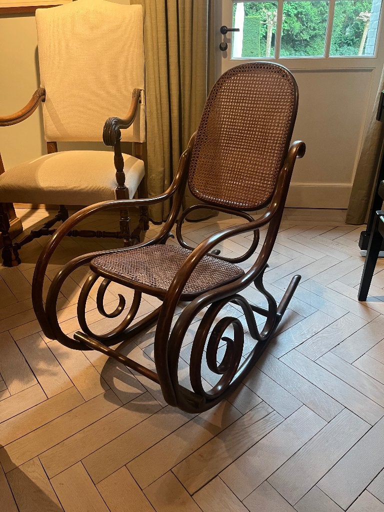 schommelstoel Thonet, Enlèvement