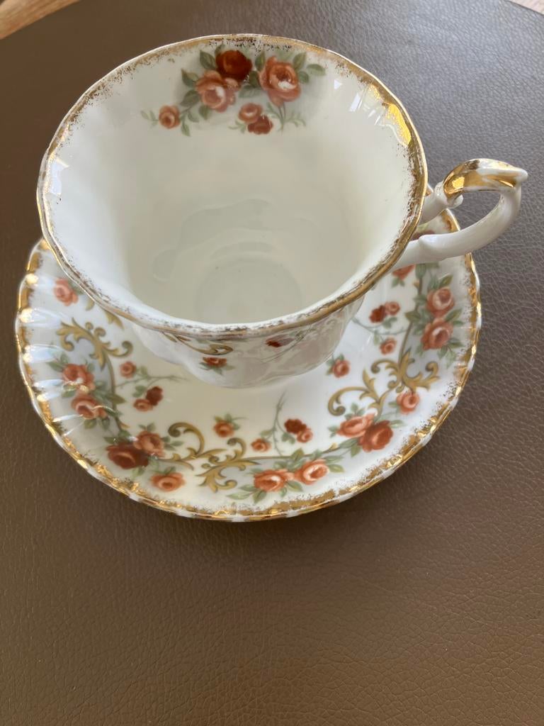 Royal Albert Bone China - sheraton series, Verzamelen, Ophalen, Gebruikt, Porselein, Kop en/of schotel