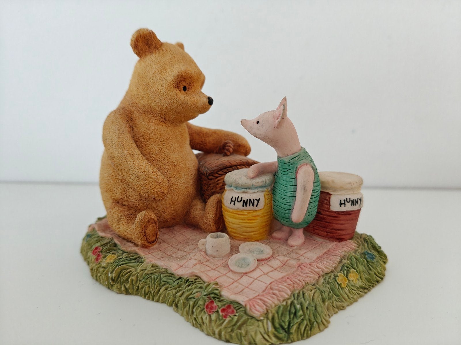 Beeldje Classic Pooh Picnic met knorretje, Ophalen