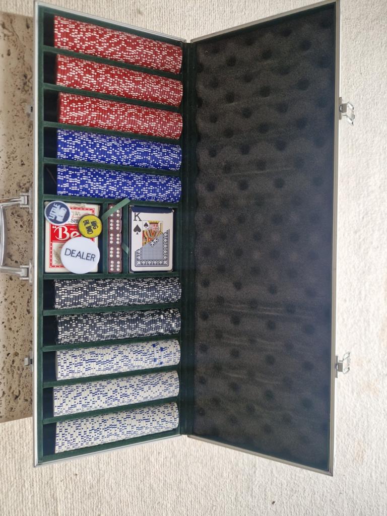 Poker set, Enlèvement