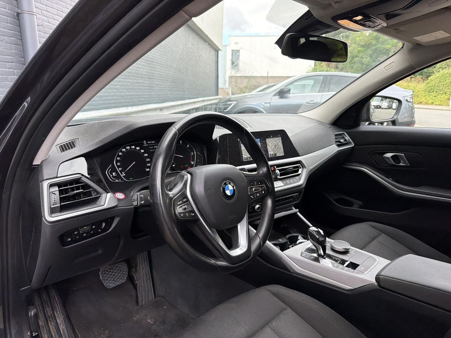 BMW 318 3-serie Touring 318d Business Edition Plus | € 12.75, Automaat, Navigatiesysteem, 127 g/km, Zilver of Grijs