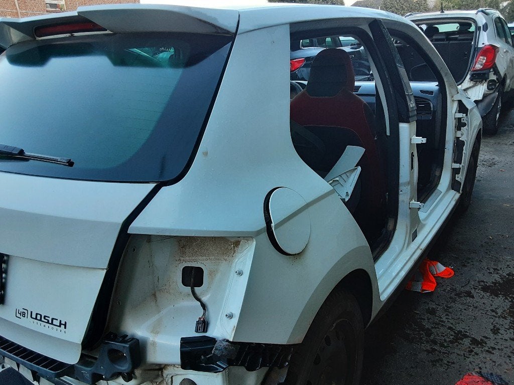 SPATBORD RECHTS ACHTER Skoda Fabia III (NJ3), Auto-onderdelen, Gebruikt, Achter, Skoda, Spatbord