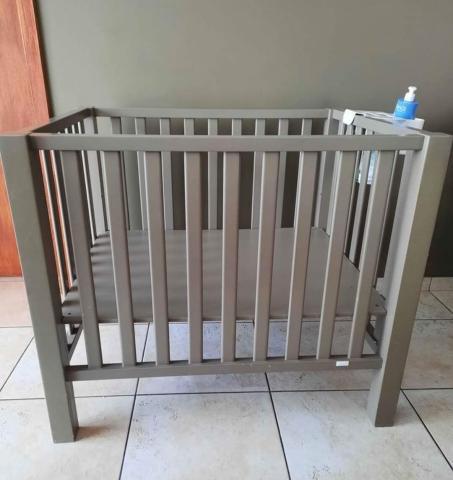 Parc Quax anthracite + matelas + tapis avec bords Natou, Enfants & Bébés, Enlèvement, Utilisé, Carré