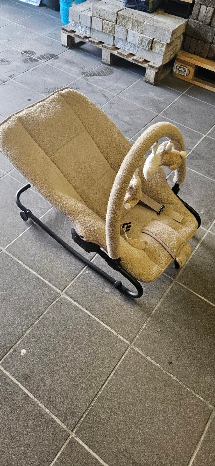Little Dutch Wipstoel Teddy Beige – Inclusief Speelboog & Sp, Enfants & Bébés, Relax bébé, Enlèvement, Utilisé, Chaise rebondissante