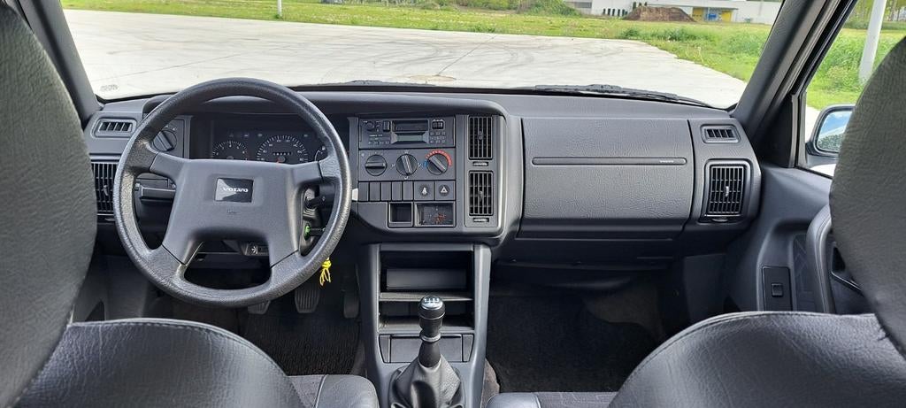 Volvo 460 oldtimer, Auto's, Volvo, Voorwielaandrijving, Zwart, 4 cilinders, Leder en Stof