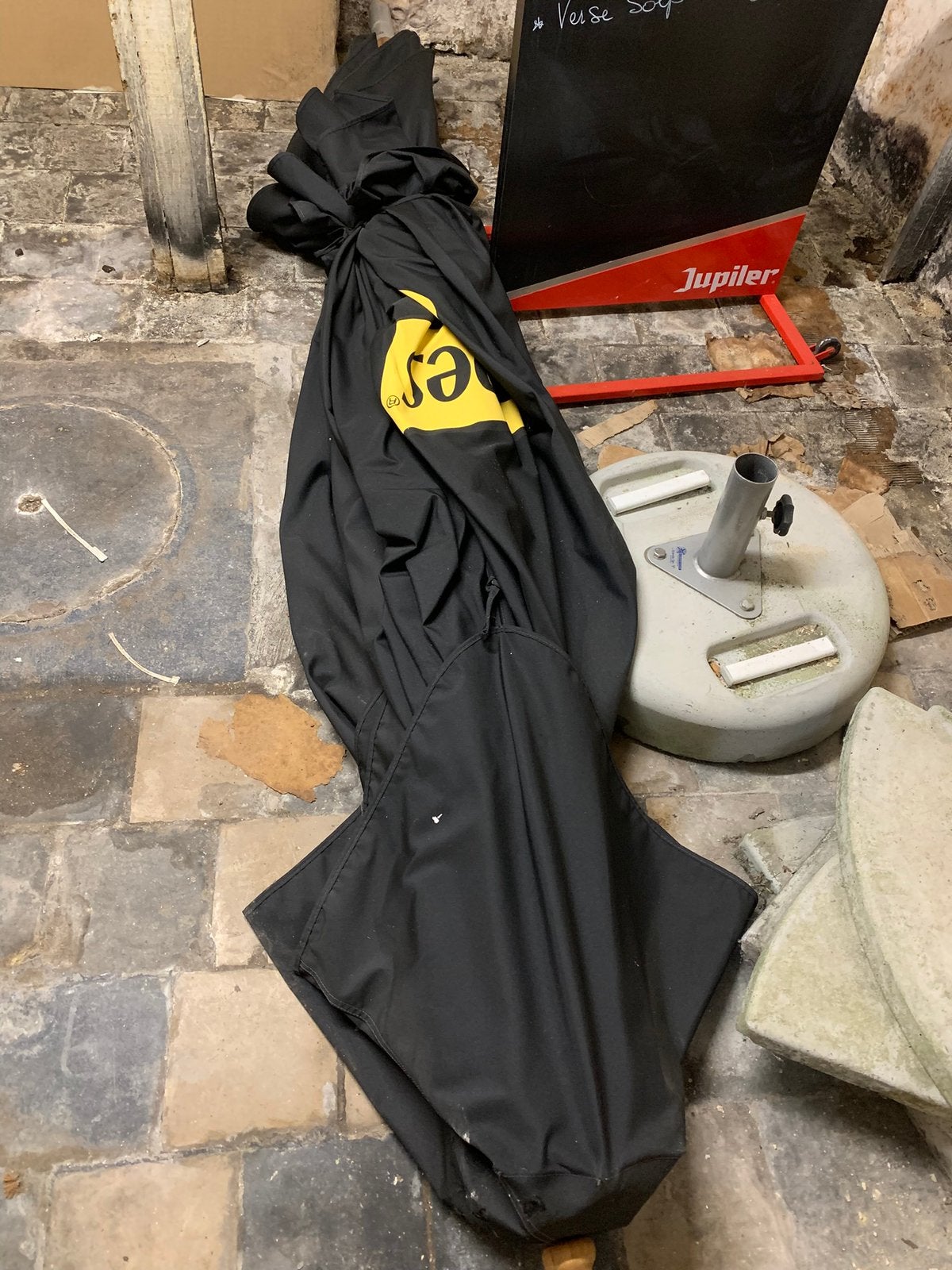 Schweppes parasol + voet, Tuin en Terras, Ophalen, Zo goed als nieuw