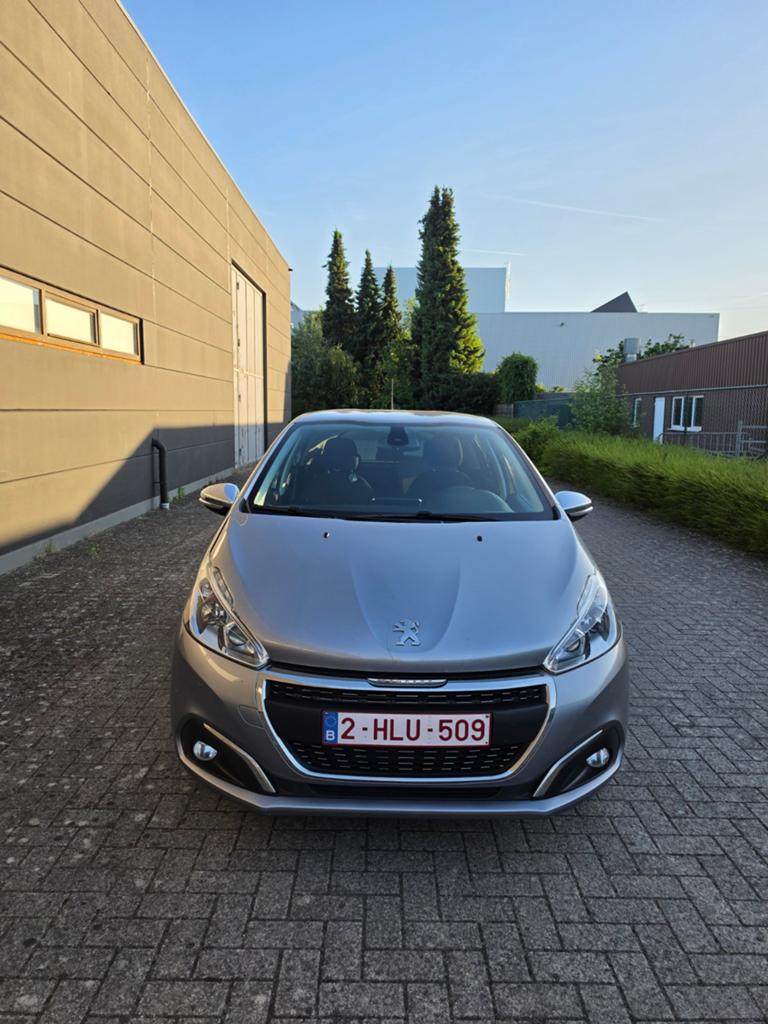 Peugeot 208 Signature 2019 | Dealer onderhouden, Voorwielaandrijving, Stof, 1199 cc, Parkeersensor