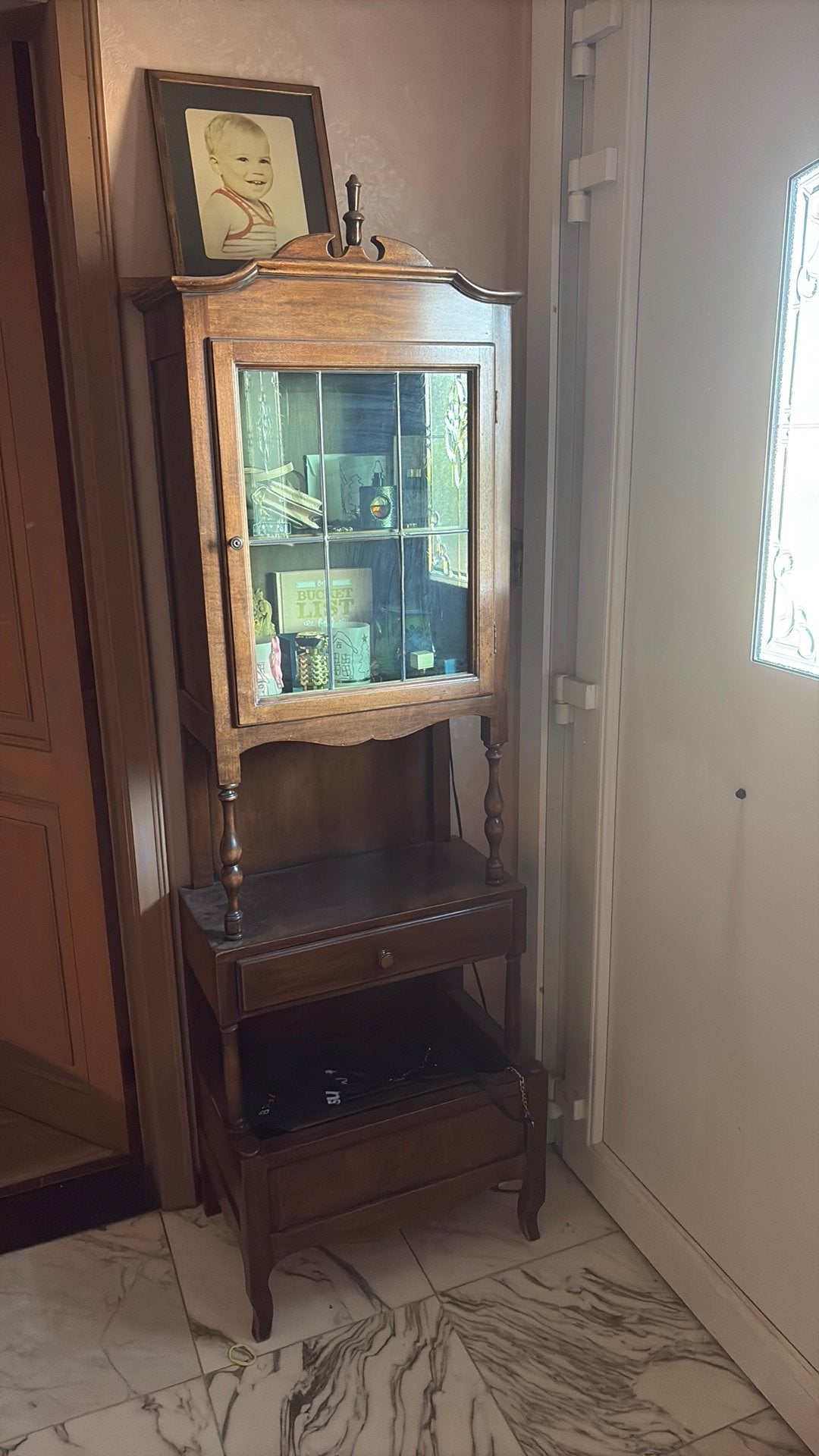 Oude vitrinekast, Huis en Inrichting, Ophalen, Gebruikt, Met lade(s), 50 tot 100 cm