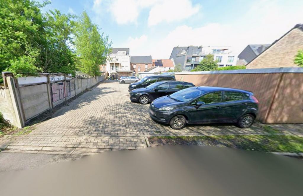 Staanplaats auto parkeerplaats - Geel centrum 45€