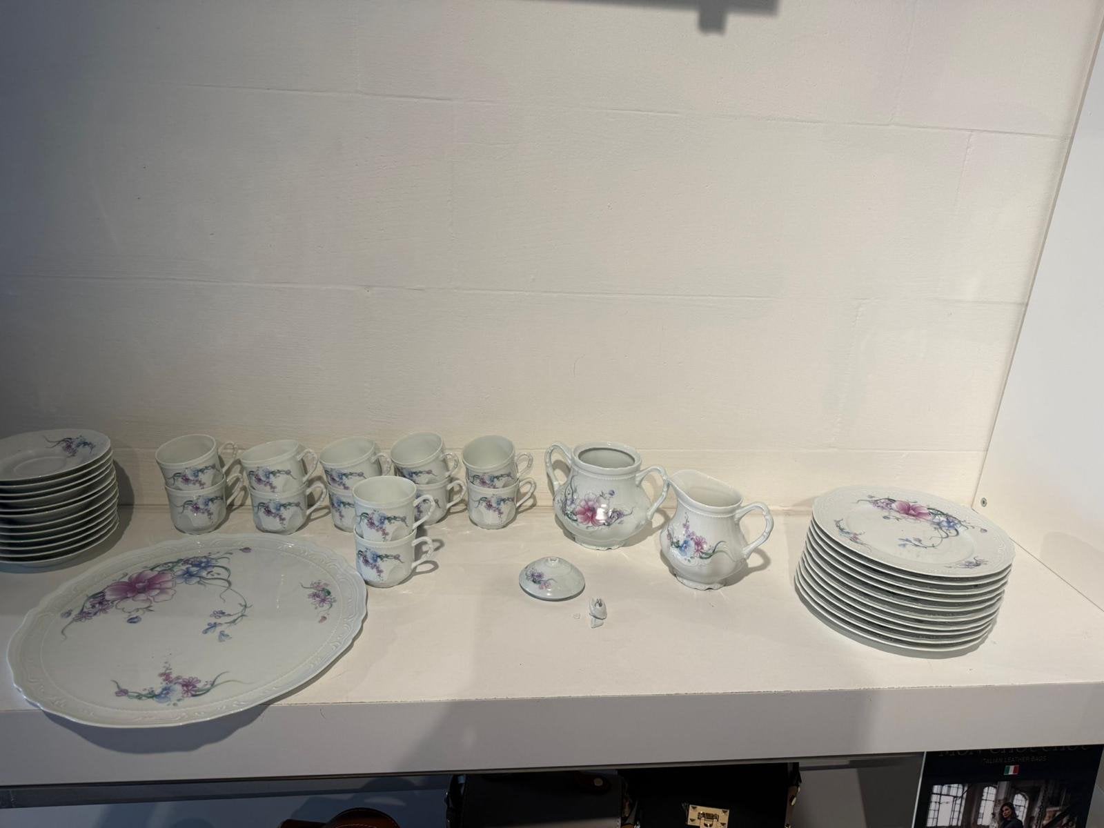 Vaisselle en porcelaine de Limoges — Manufacture Royale, Antiquités & Art, Enlèvement ou Envoi