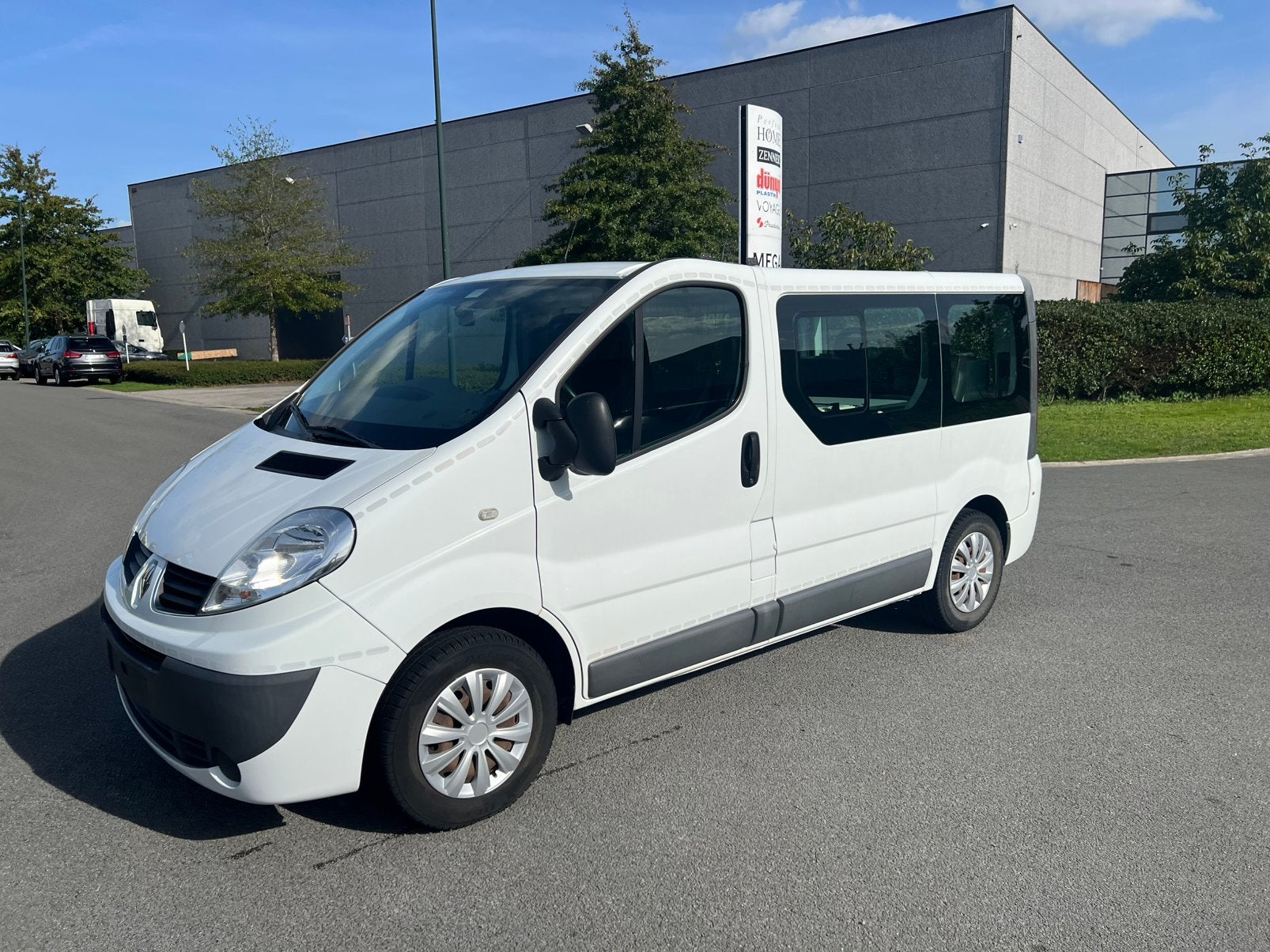 Renault Trafic 2.0 Diesel , 2014 , 215.000 KM MINIBUS, Euro 5, Monovolume, Zwart, 9 zetels