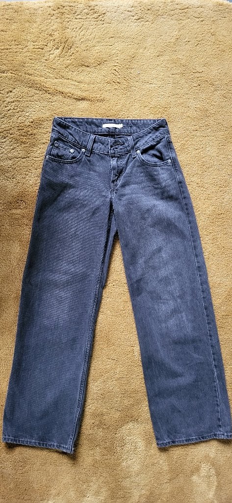 Zwarte jeans LEVIS 'superlow' - als nieuw - maat 26 (XS), Kleding | Dames, Zwart, Ophalen of Verzenden, Zo goed als nieuw, Maat 34 (XS) of kleiner