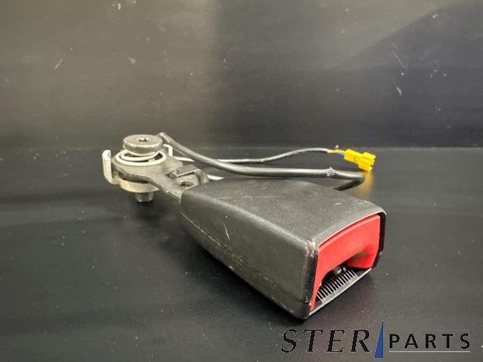 Insertion ceinture de sécurité avant droite d'un Mercedes, Autos : Pièces & Accessoires, 3 mois de garantie, Utilisé, -, -