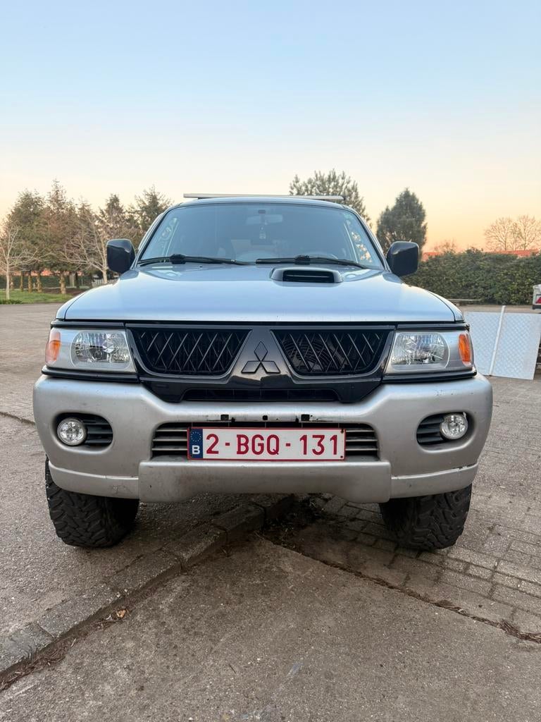 Mitsubishi pajero Sport 2.5TD, Auto's, Zwart, 4 cilinders, Leder en Stof, Particulier