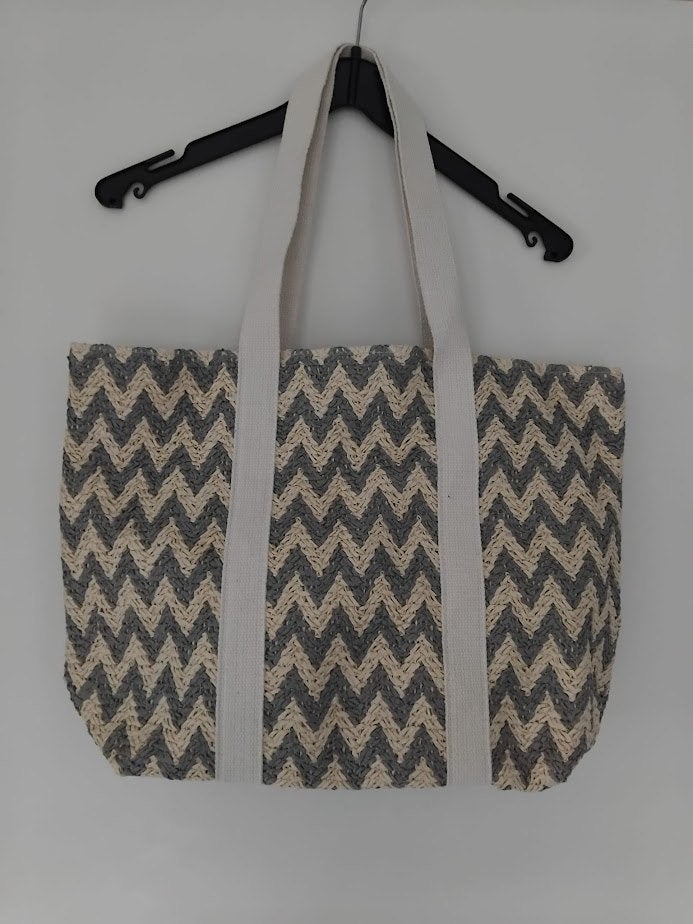 Shoppingtas in riet,streepjesmotief,grijs en beige,gevoerd., Handtassen en Accessoires, Ophalen of Verzenden, Nieuw, Overige kleuren
