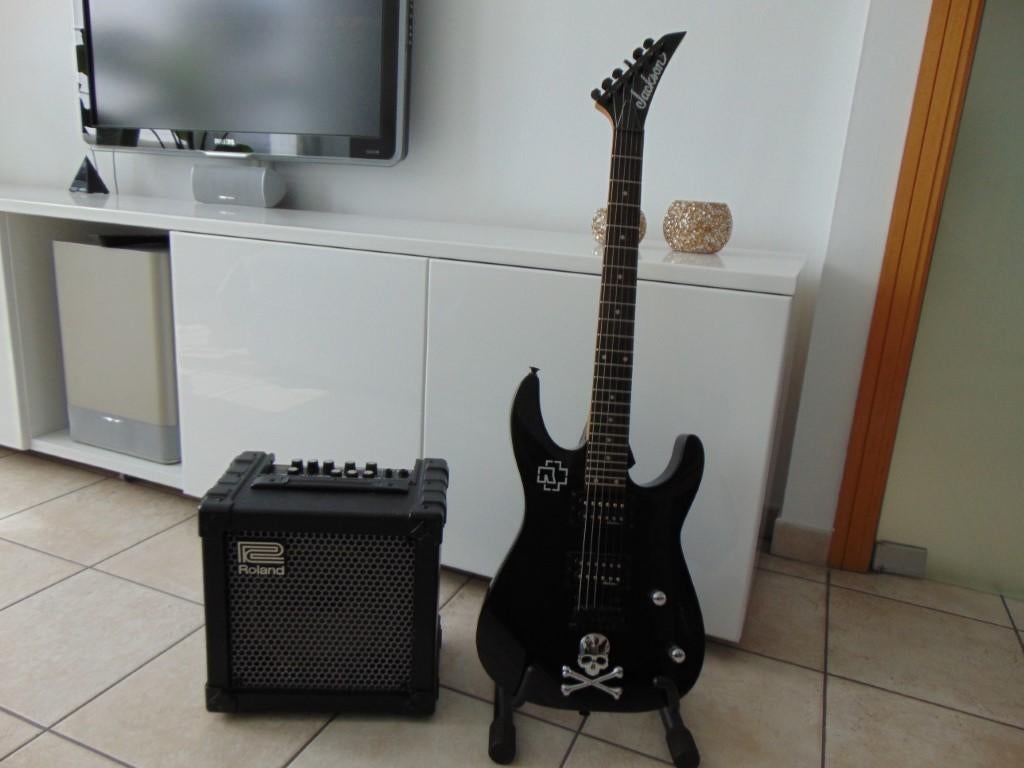 Jackson JS12 Dinky AH BLK + Roland Cube 20X versterker ., Muziek en Instrumenten, Overige Muziek en Instrumenten, Ophalen, Nieuw