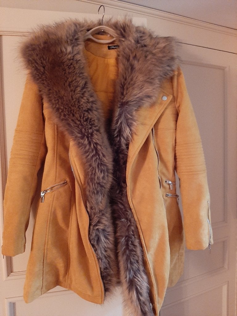 Manteau   3/4 jaune ocré     Papillonne     T: 2, Papillonne, Enlèvement ou Envoi, Jaune