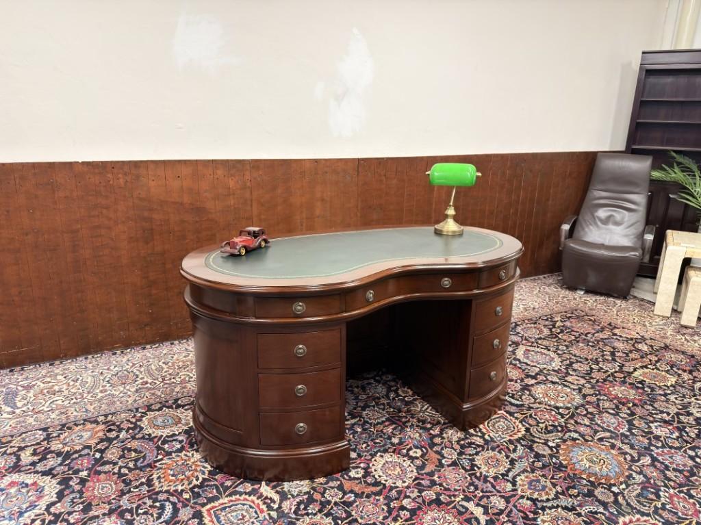 NIEUW! Klassiek Engels Niervormig Chesterfield Bureau, Ophalen