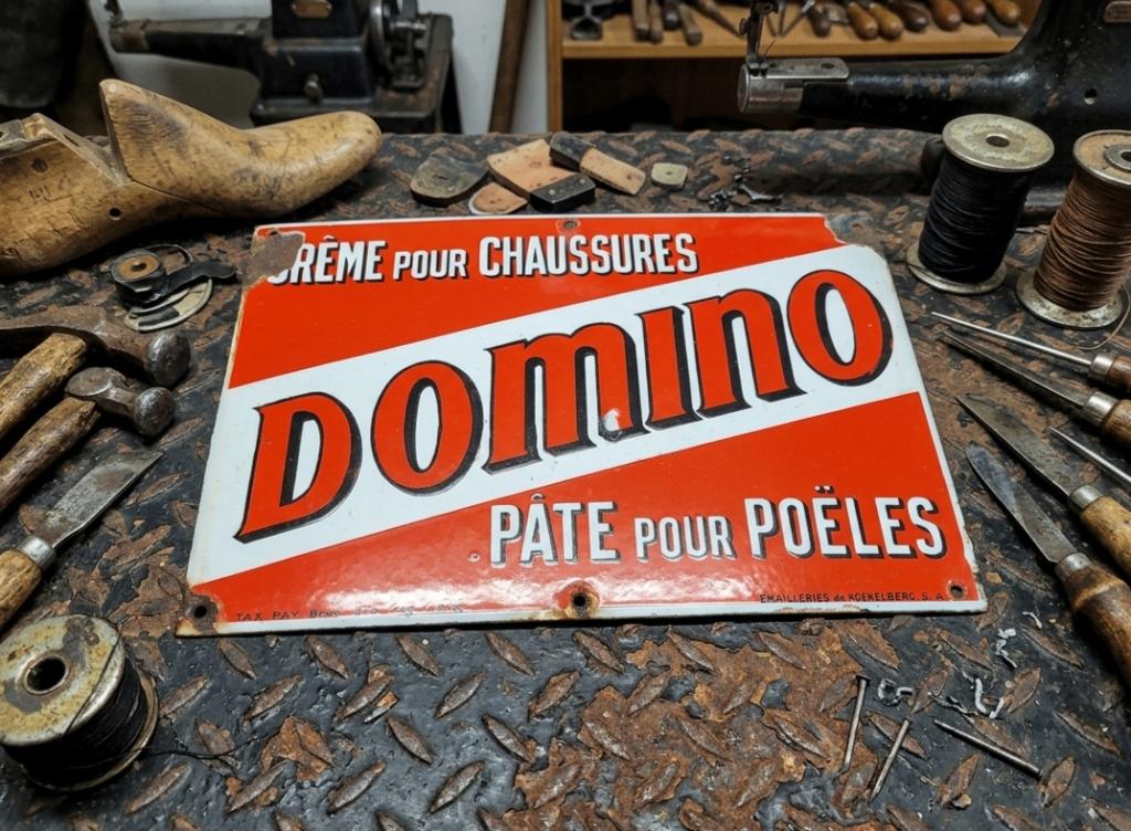 Antiek Emaille Reclamebord DOMINO Koekelberg 1926 Vintage, Collections, Marques & Objets publicitaires, Envoi, Utilisé, Panneau publicitaire