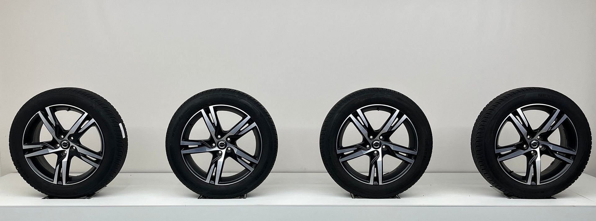 Volvo XC40 - 19 inch - all season, Autos : Pièces & Accessoires, Pneus & Jantes, Pneus et Jantes, 4 Saisons, Enlèvement ou Envoi