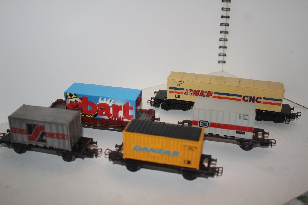 marklin ho 5 wagons avec containers, Hobby & Loisirs créatifs, Trains miniatures | HO, Enlèvement ou Envoi, Courant alternatif