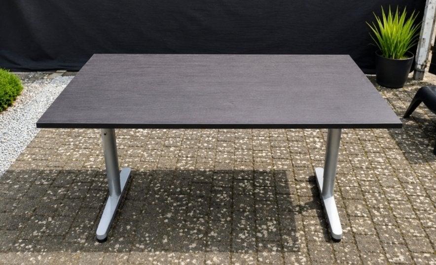 Stevige Tafel met Metalen Onderstel, Huis en Inrichting, Ophalen, Overige materialen, 100 tot 150 cm, Zo goed als nieuw
