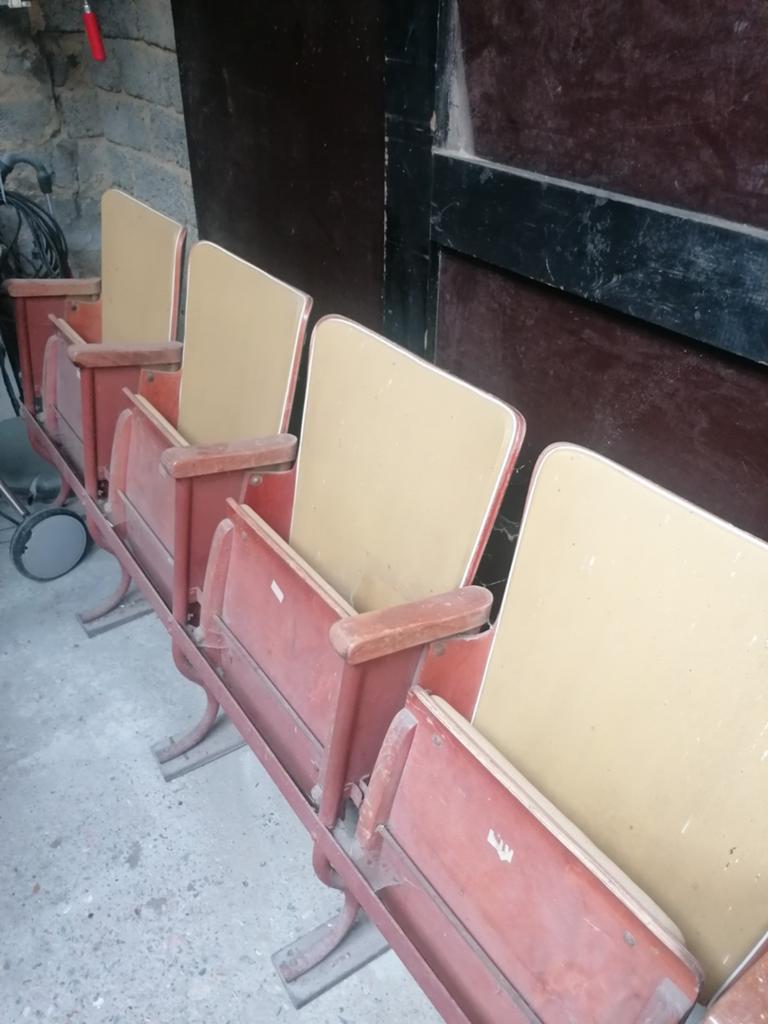 Cinemastoelen vintage, Enlèvement