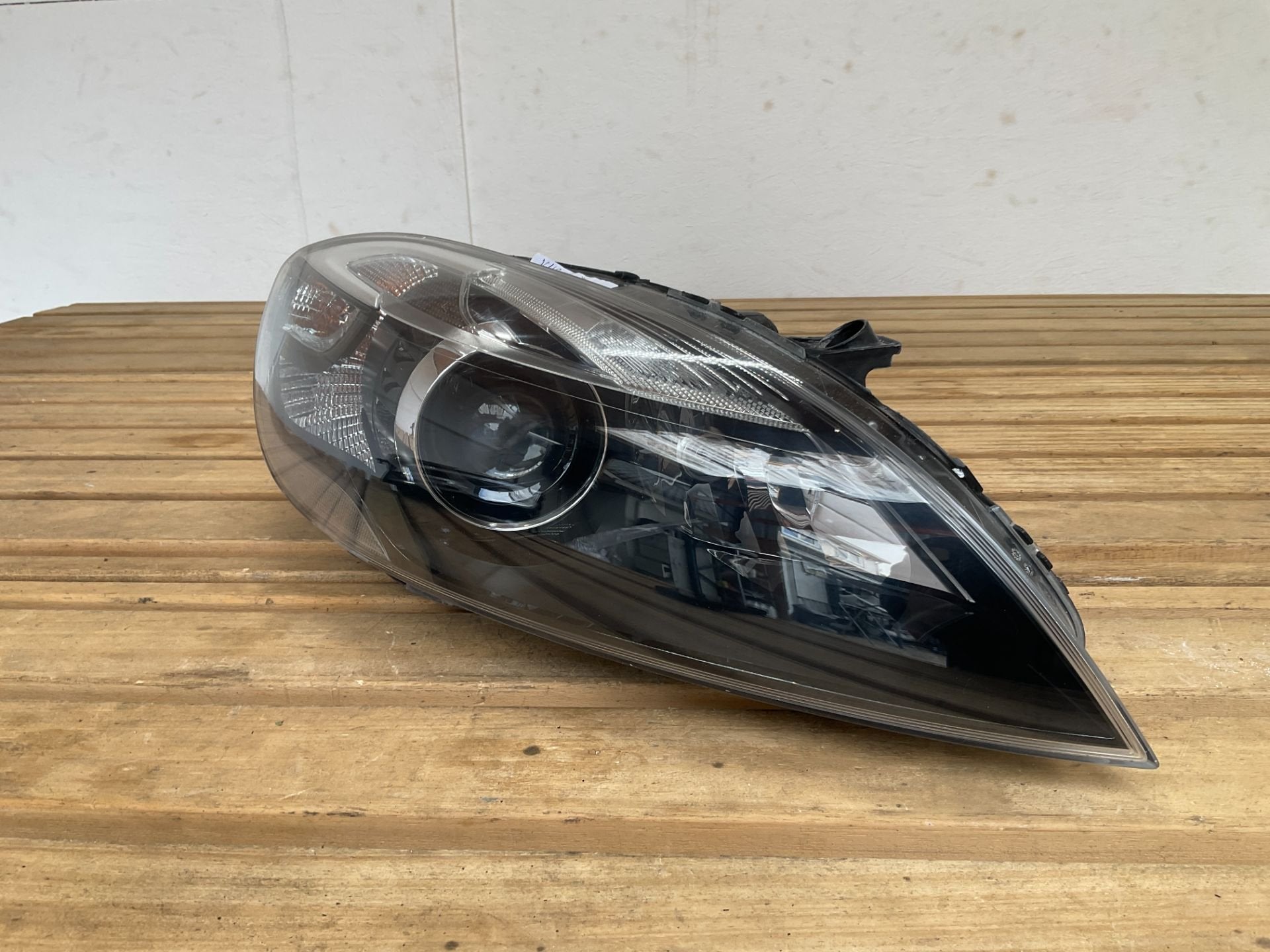 Phare Volvo V40 Cross 12 16 RH 31283333 b6-8049, Autos : Pièces & Accessoires, Gunnar Engellaus vag 8
405 31  Gothenburg, SE, Info@volvocars.com