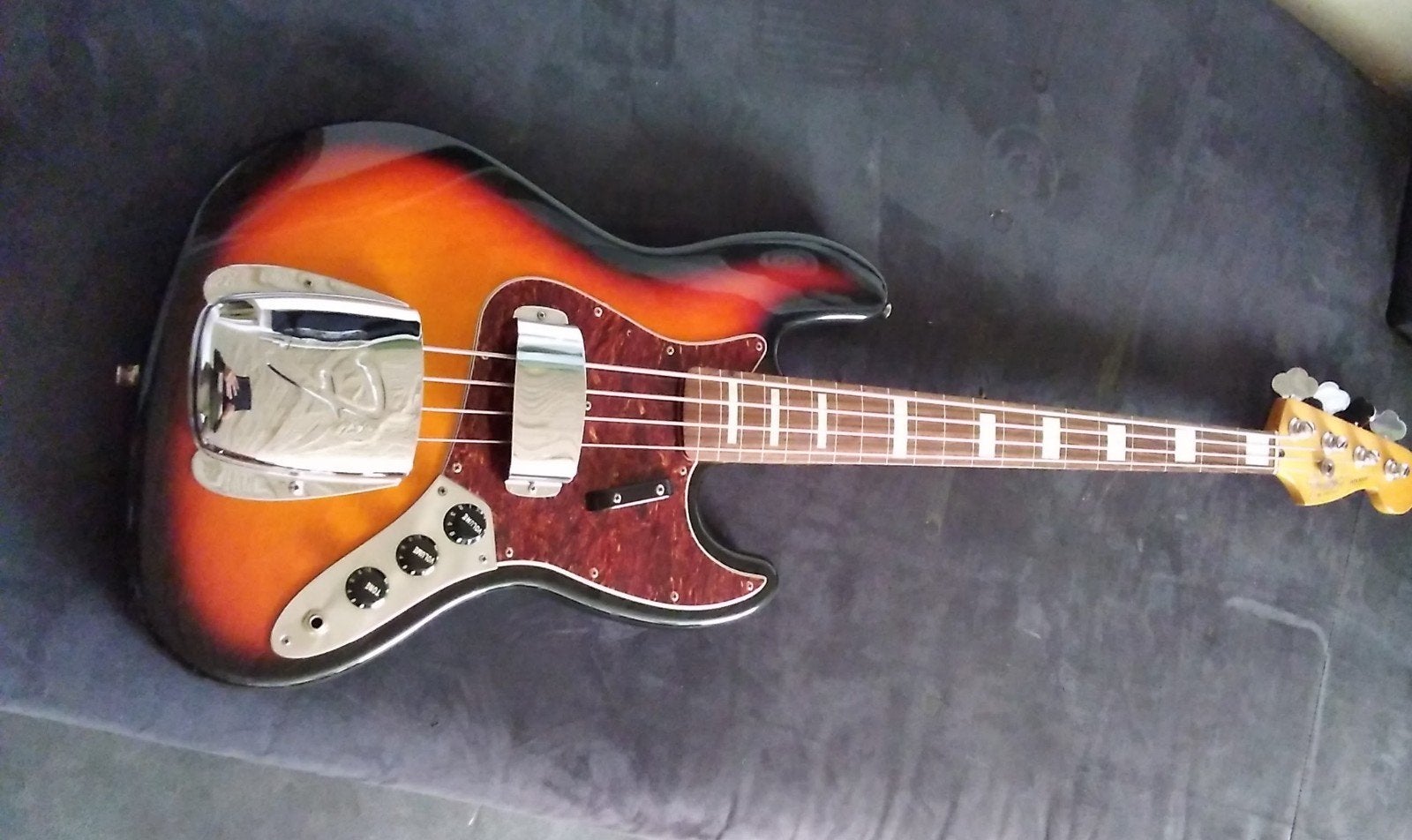 Fender jazz bass fretless, Ophalen