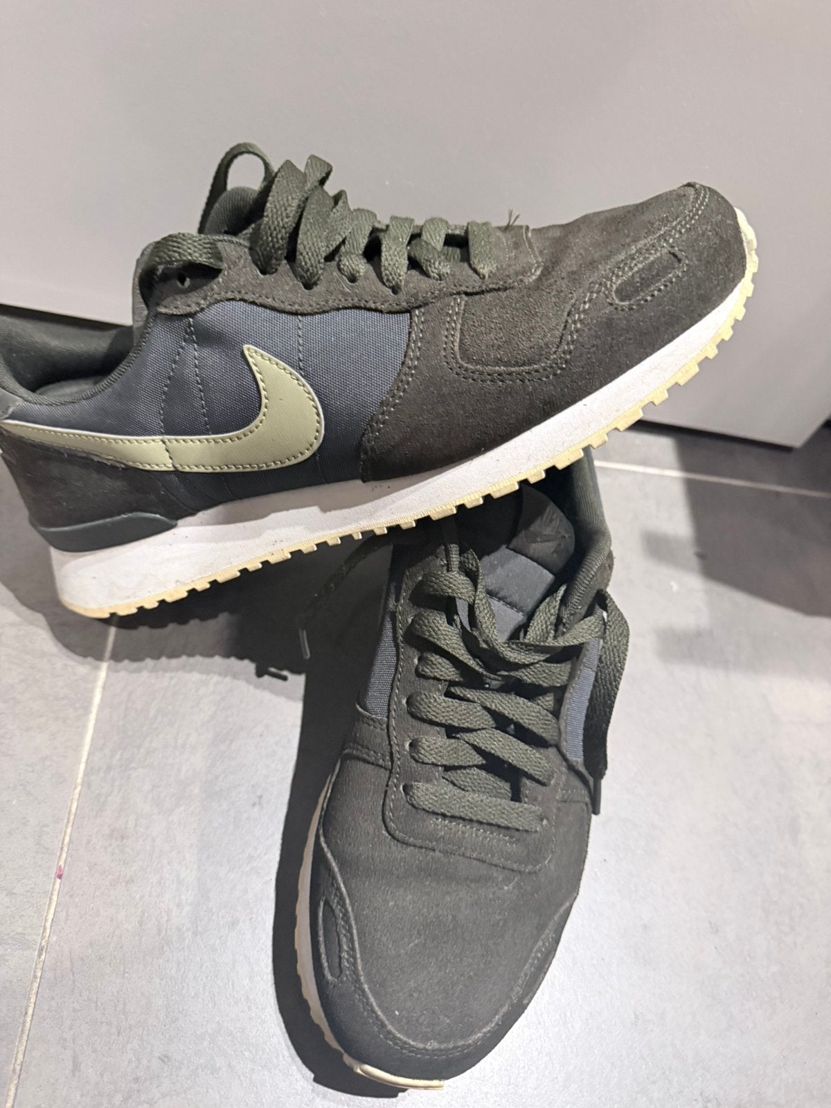 Nike schoenen maat 42, Ophalen, Zo goed als nieuw