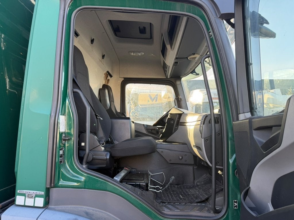 Mercedes Antos 963-0-A(Stock ID 38106) — 17