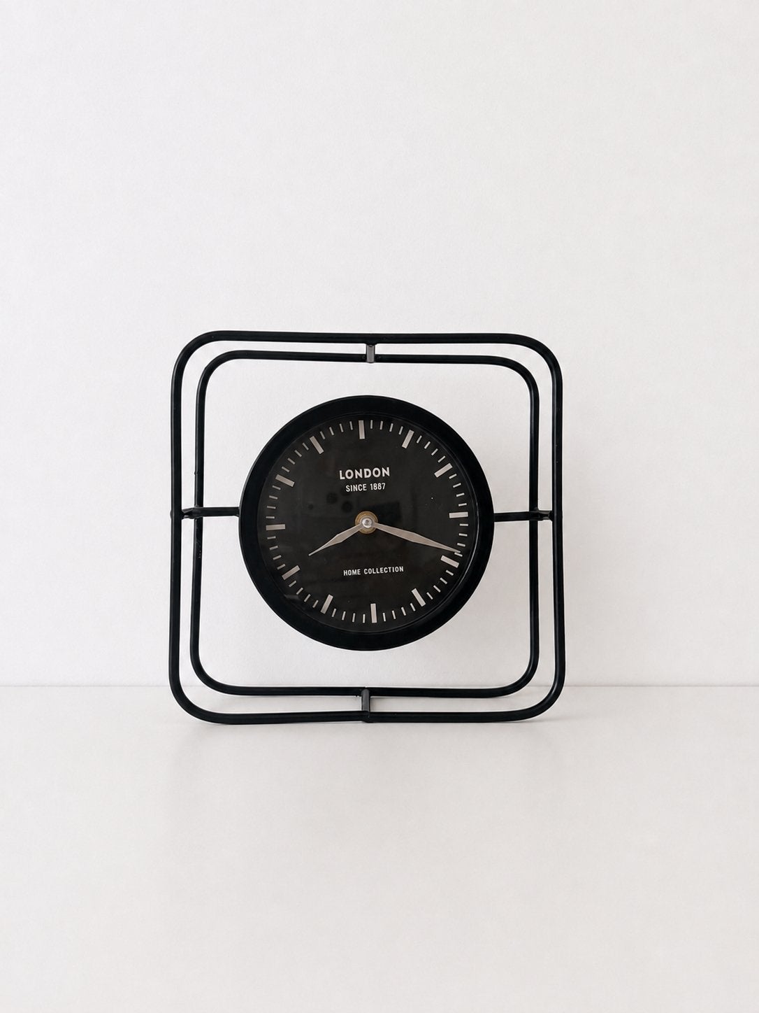 Horloge de table London en métal industriel noir Westwing, Noir, Industriel, Enlèvement, Horloge de table