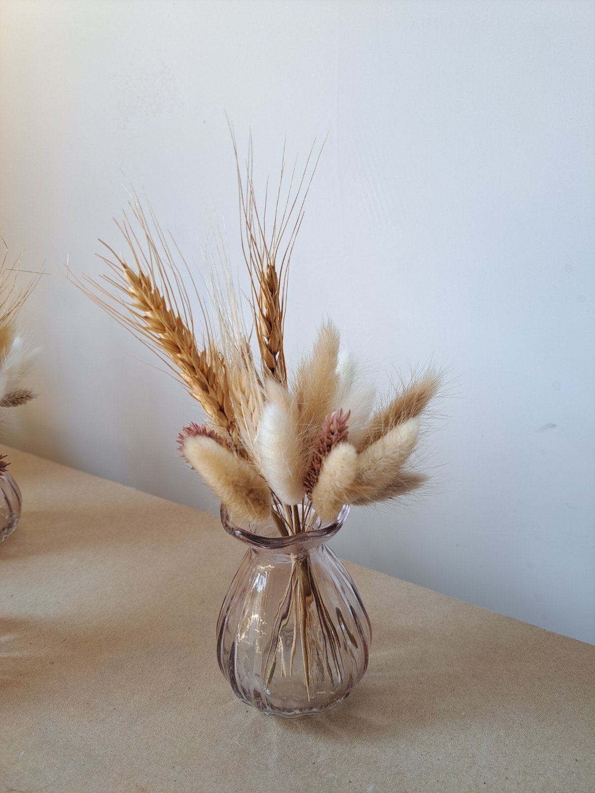 16 lila vaasjes met droogbloemen, Ophalen, Nieuw
