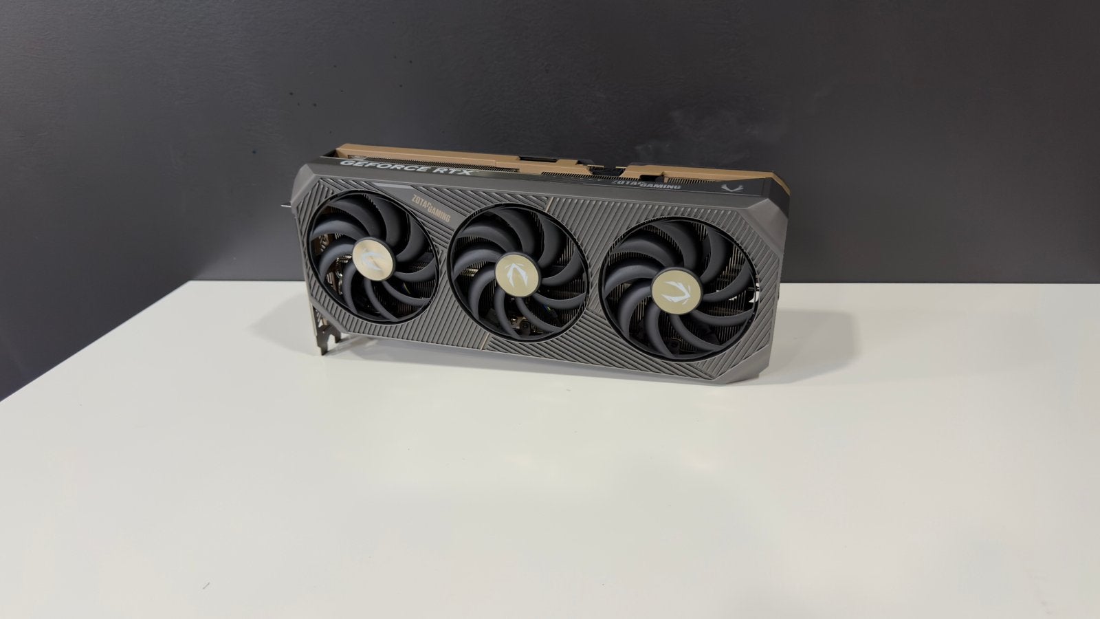 Zotac Gaming Geforce RTX 5090 SOLID OC, Computers en Software, Ophalen, Overige soorten, Zo goed als nieuw, HDMI