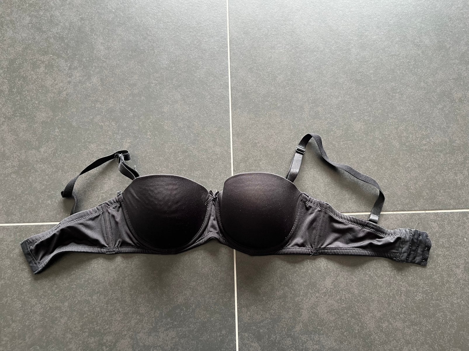 Nouveau look du BH 70D, Envoi, Noir, Soutien-gorge