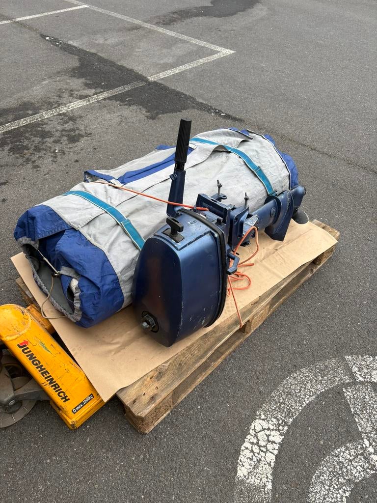 Zodiac met buitenboord motor, Ophalen