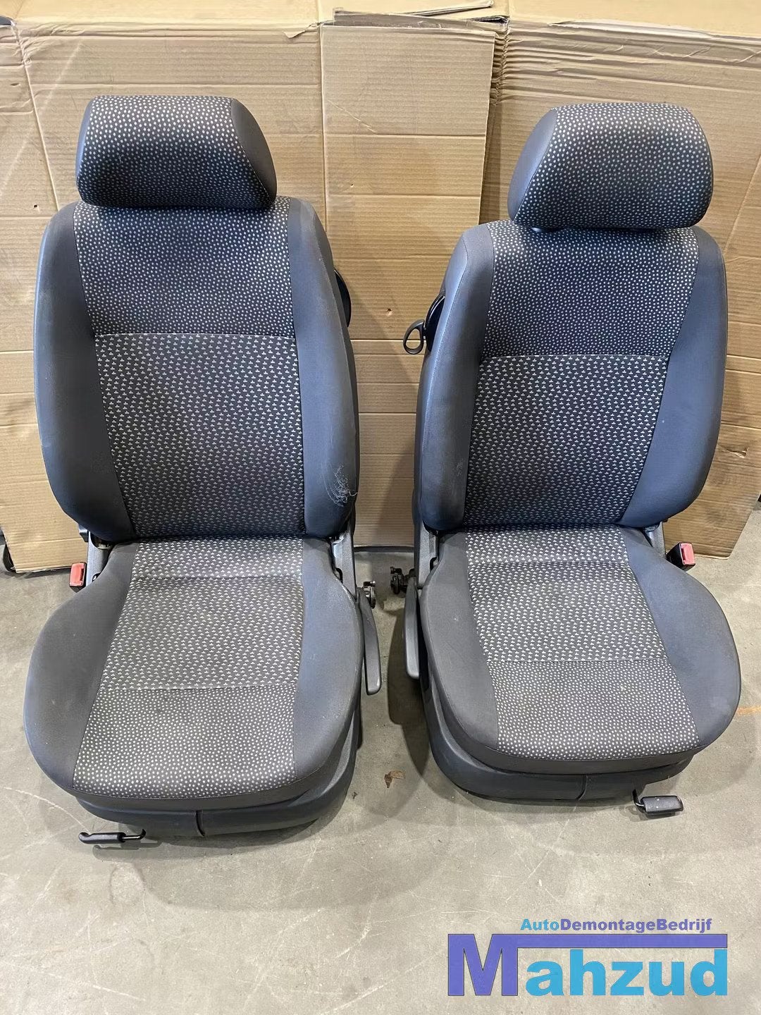 SEAT AROSA Compleet interieur stof zwart 1997-2004, Gebruikt, Autovia A-2, Km 585 585
08760  Martorell, ES, SEAT S.A., Customercare@seat.es