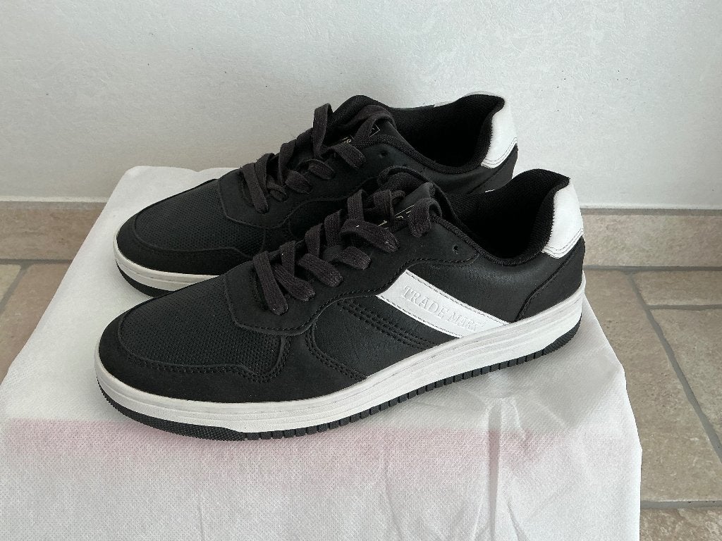 Nieuwe herensneakers maat 42, Zwart, Nieuw, Ophalen of Verzenden, Sneakers