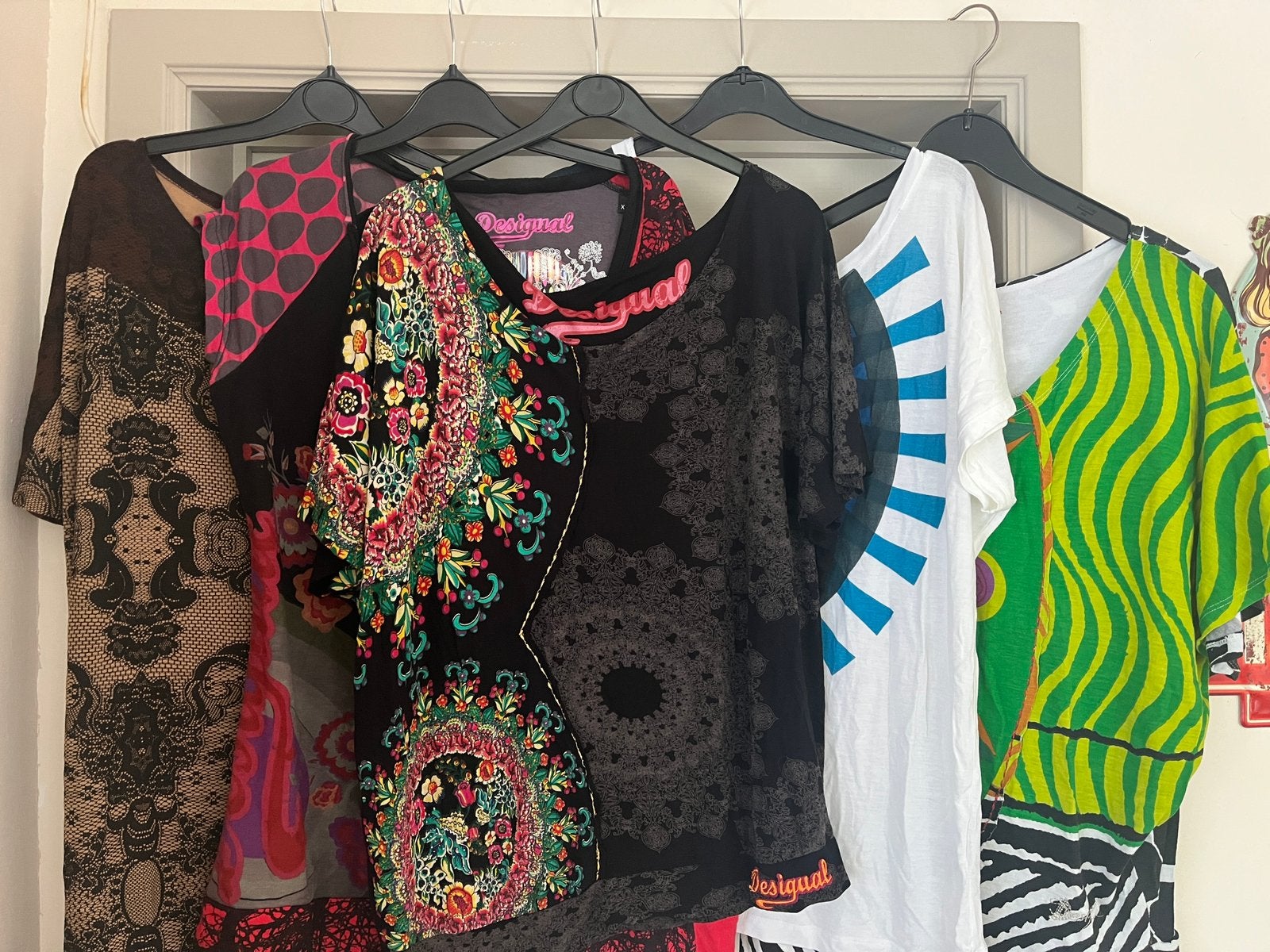 Desigual 5 TOPS maat XL amper/niet gedragen (vaste prijs), Kleding | Dames, Ophalen, Zo goed als nieuw, Maat 46/48 (XL) of groter