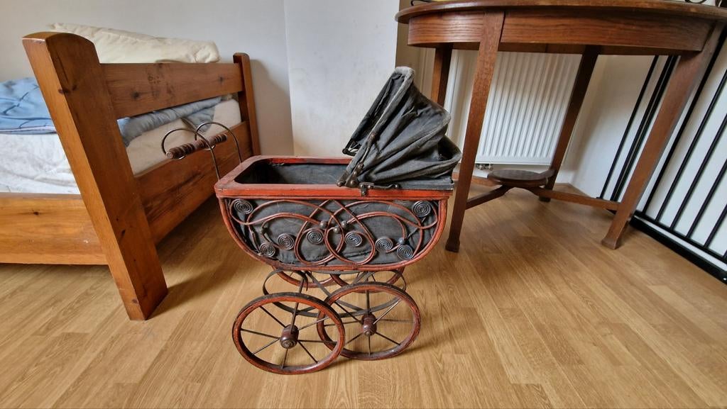 Ancienne poussette jouet enfant, Antiek en Kunst, Antiek | Meubels | Bedden, Ophalen