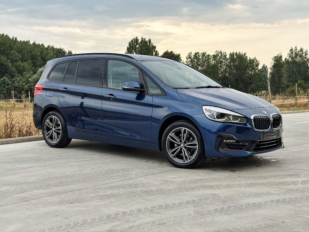 BMW 216i - 7 SEAT - 2022 - 128.852km - PANO, Auto's, Voorwielaandrijving, Dealer onderhouden, Blauw, https://public.car-pass.be/vhr/ff519916-d0cf-4301-94e0-04caeea2d447