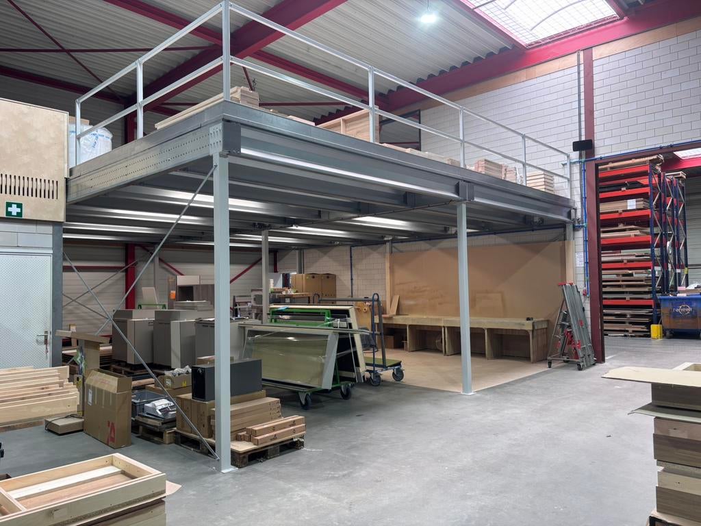 10x10 entresolvloer verdiepingsvloer mezazzine tussenvloer, Articles professionnels, Aménagement de Bureau & Magasin | Entrepôt, Rayonnage & Stockage