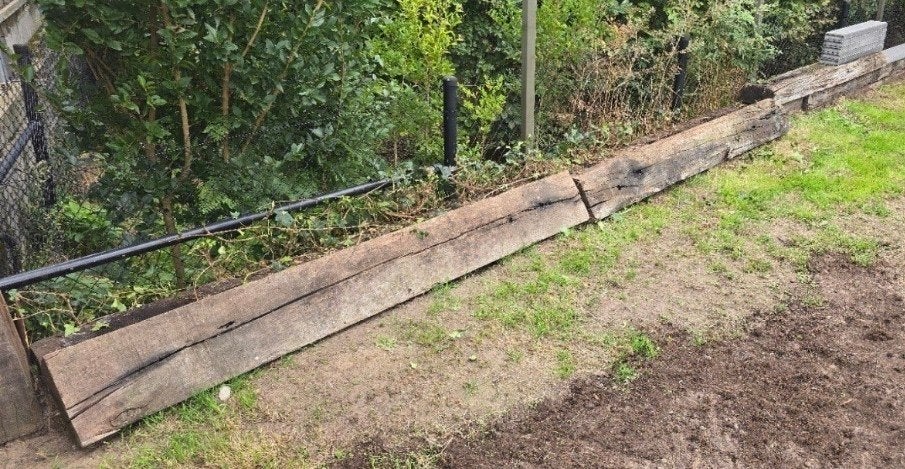 7 treinbils voor brandhout, Ophalen
