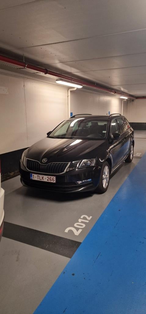 SKODA OCTAVIA 1.6 CR TDi Ambition (EU6.2), Auto's, Voorwielaandrijving, Stof, Parkeersensor, Zwart