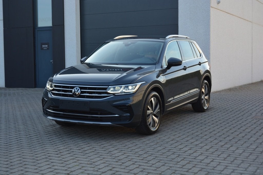 Volkswagen Tiguan PHEV 245PK Matrix/Trekhaak/Massage, Auto's, 1800 kg, 4 cilinders, Parkeerassistent, 5 deurs